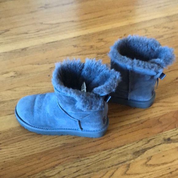 UGG - Picture 2 of 5